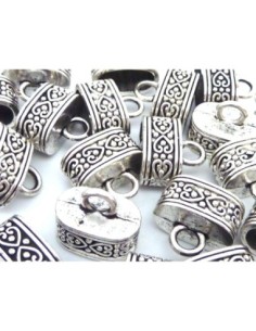 Embout ovale argenté en métal travaillé motif coeur