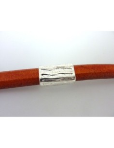 Perle passant tube 21,7mm en métal argenté martelé