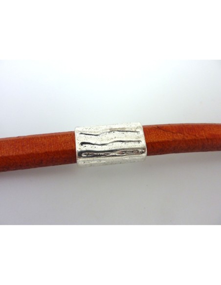 Perle passant tube 21,7mm en métal argenté martelé