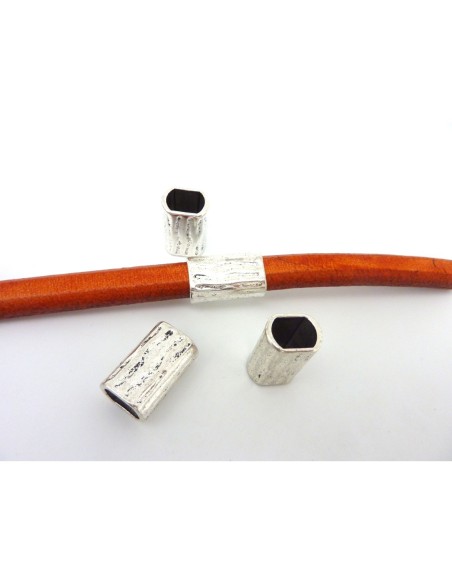 Perle passant tube 21,7mm en métal argenté martelé