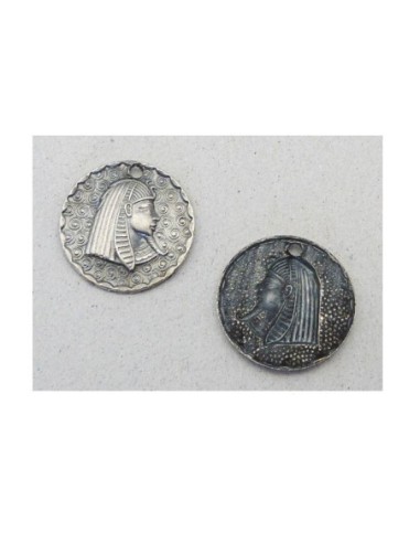 Médaillon tête de Pharaon en métal argenté