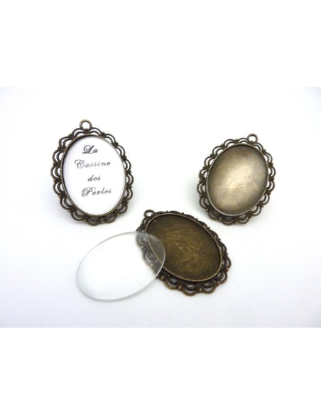 Pendentif style vintage pour cabochon de 40x30mm en métal de couleur bronze travaillé