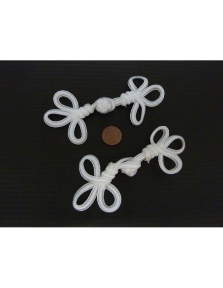 Brandebourg de couleur blanc noeud