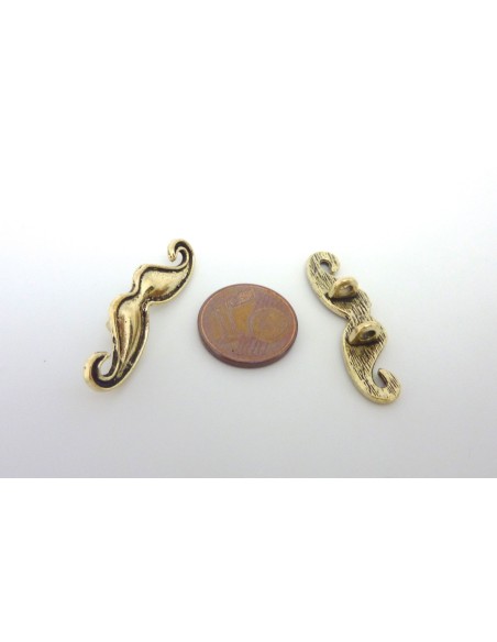 5 Perles, pendentifs, connecteurs moustache 30,8mm en métal doré pâle
