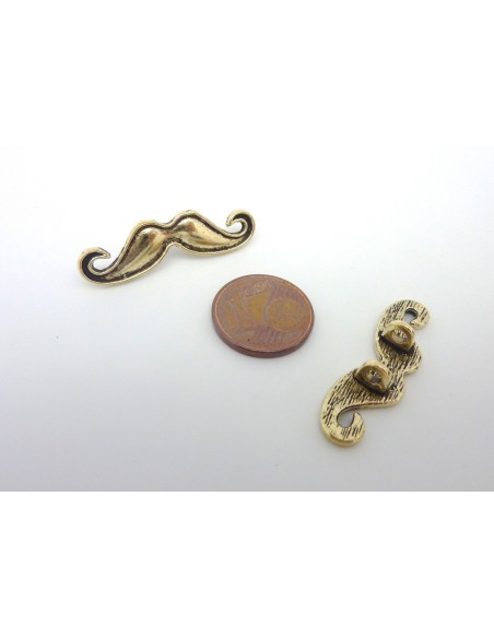 5 Perles, pendentifs, connecteurs moustache 30,8mm en métal doré pâle