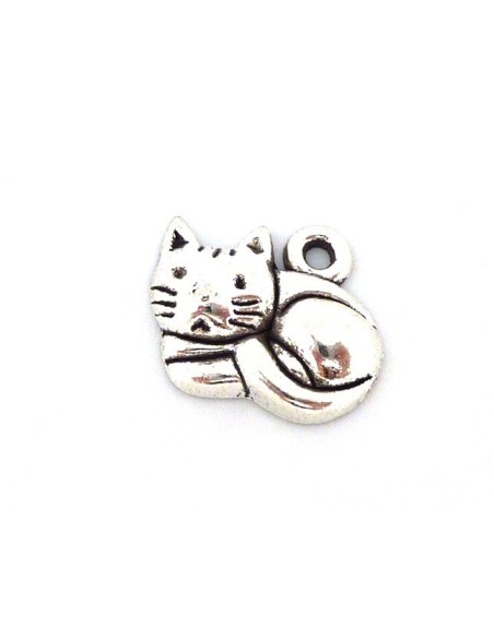 Breloques, pendentifs petit chat paisible en métal argenté Breloques, pendentifs petit chat paisible en métal argenté