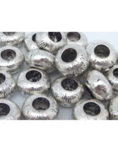 Perle ronde aplatie  en métal argenté légèrement strié 2