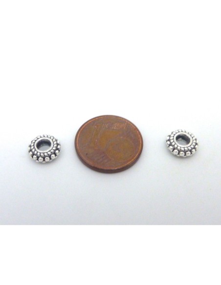 Rondelle en métal argenté travaillé style ethnique
