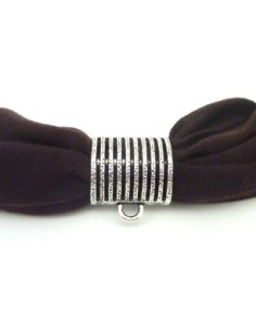 Attache breloque XXL passant pour foulard en métal argenté travaillé 2