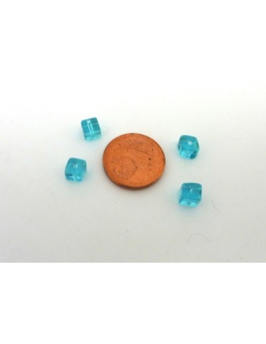 Perle carré en verre bleu turquoise transparent