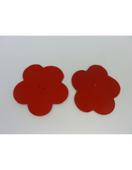 Fleur en cuir de couleur rouge