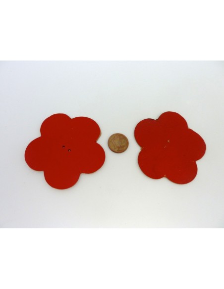 Fleur en cuir de couleur rouge