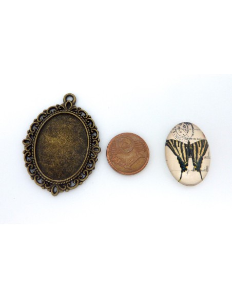 Support pendentif ovale en métal de couleur bronze  + cabochon en verre 25 X 18mm motif papillon