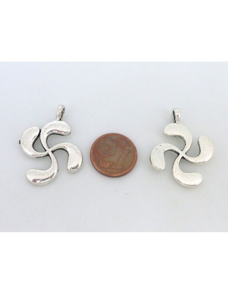 Breloque pendentif, croix basque 29,7mm en métal argenté