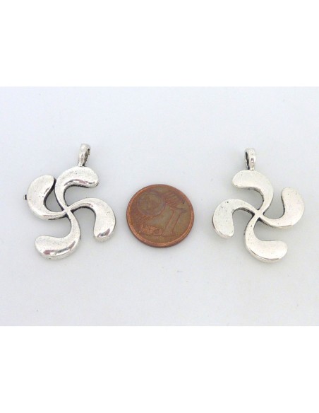 10 Breloques pendentif, croix basque 29,7mm en métal argenté