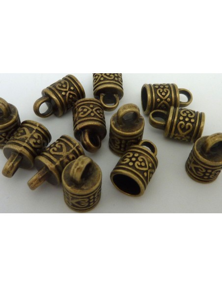 20 Embouts pour cordon de 7,5mm - 8mm en métal  de couleur bronze gravé de coeur