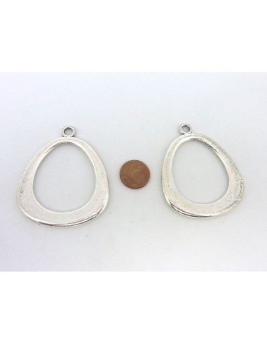 Grand pendentif triangle en métal argenté vieilli