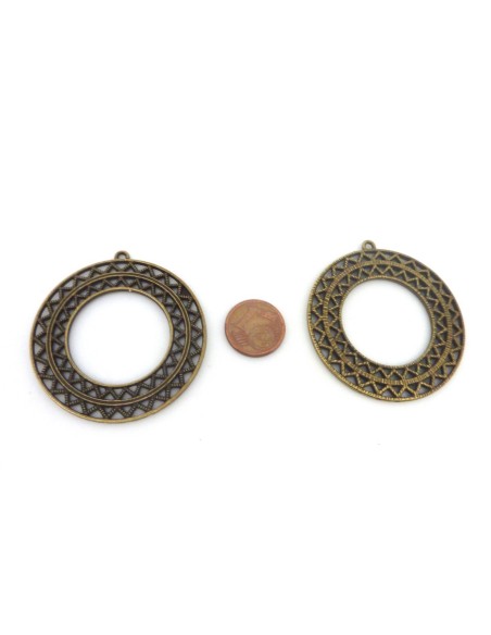 Pendentif en métal de couleur bronze