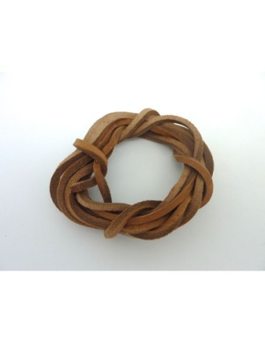 Cuir carré de couleur marron noisette 3mm X 2,5mm