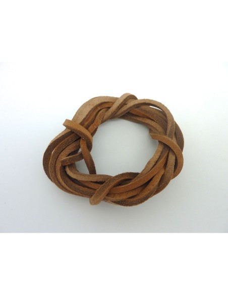 Cuir carré de couleur marron noisette 3mm X 2,5mm