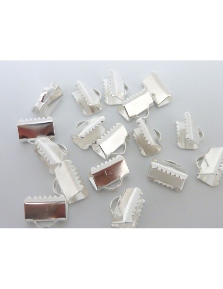 Embout griffe serre ruban en métal argenté lisse brillant