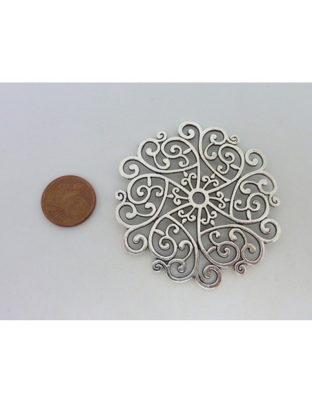 Pendentif argenté rosace en métal ajouré pas cher