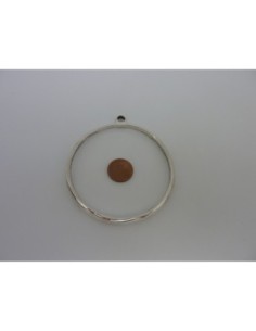 Grand pendentif anneau 74mm en métal argenté légèrement martelé 2