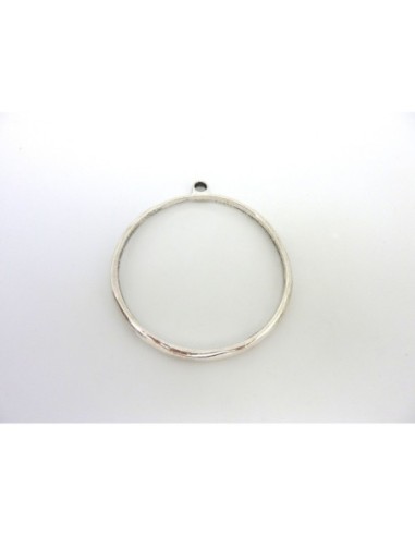 Grand pendentif anneau 74mm en métal argenté légèrement martelé