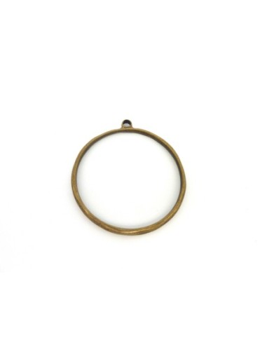 Grand pendentif anneau 74mm en métal de couleur bronze légèrement martelé