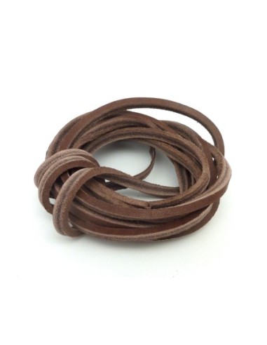 Environ 2m de chute de cuir carré 3 x 2,5mm de couleur marron - Cuir Véritable