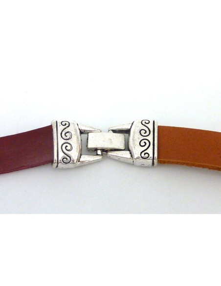 Fermoir clip travaillé pour lanière cuir de 10mm en métal argenté