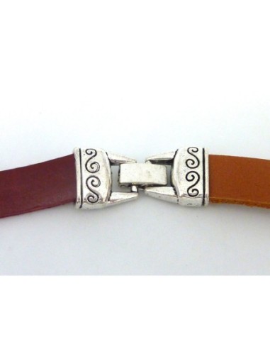 Fermoir clip travaillé pour lanière cuir de 10mm en métal argenté