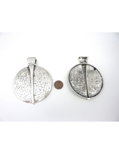 Pendentif rond en métal argenté
