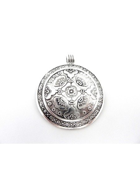 Grand pendentif rond gravé 54mm en métal argenté