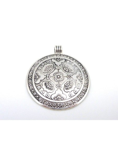 Grand pendentif rond gravé 54mm en métal argenté