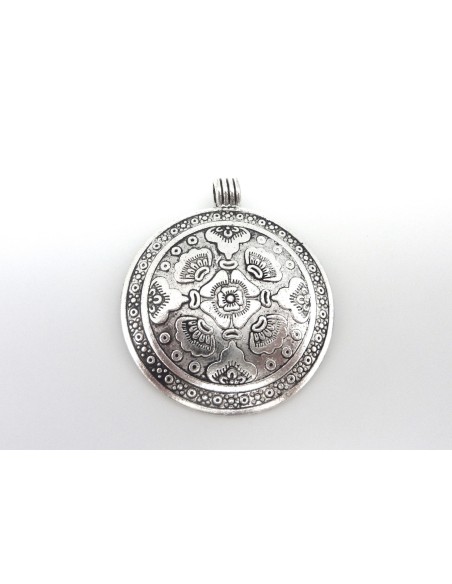 Grand pendentif rond gravé 54mm en métal argenté