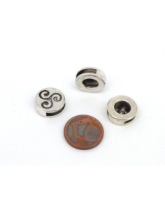 20 Perles passant triskel 13,3mm en métal argenté gravé style celtique 2