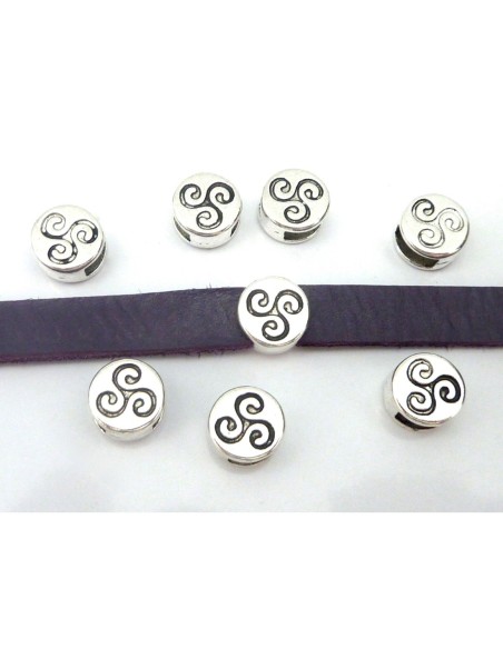 5 Perles passant triskel 9mm en métal argenté gravé style celtique