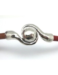 Fermoir aimanté en métal argenté martelé