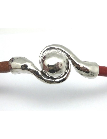 Fermoir aimanté en métal argenté martelé