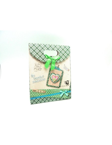 Pochette cadeaux à soufflet en papier épais 14,5x19,5cm Coeur et carreaux vert sur fond beige et crème avec un noeud