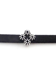 Perle passant carré losange gravé de points pour lanière de 6mm en métal argenté