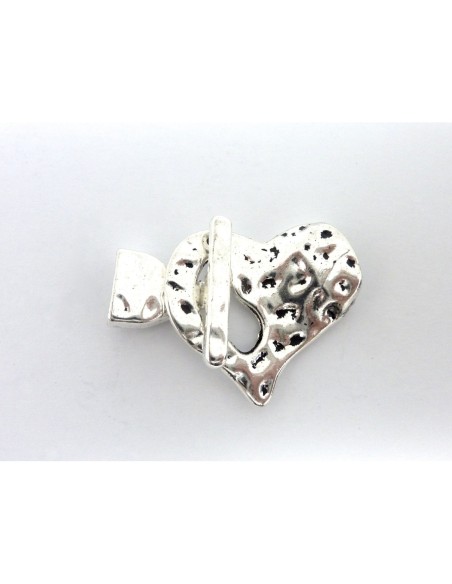 Fermoir coeur pour lanière de 10mm en métal argenté martelé