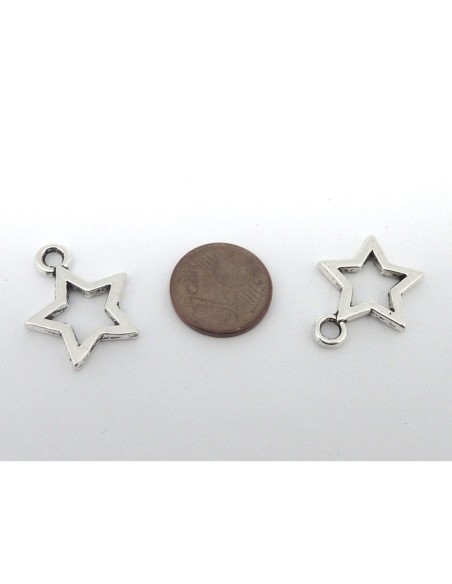 Pendentif étoile évidée argenté Pendentif étoile évidée argenté
