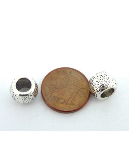 perle ronde gravé de points en métal argenté