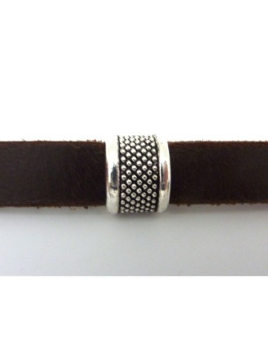Perle passant tube gravé de point en métal argenté pour cuir régaliz
