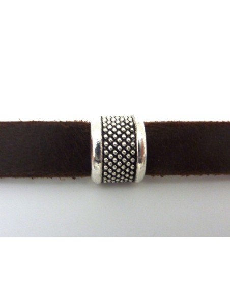 Perle passant tube gravé de point en métal argenté pour cuir régaliz