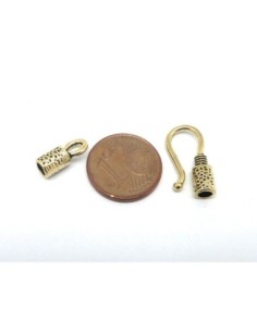5 Fermoirs crochet avec embout rond pour cordon de 3mm en métal doré pâle gravé de points 2