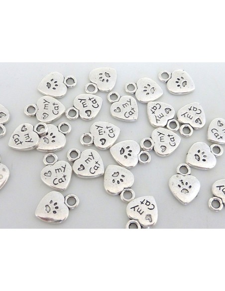 Breloque petit coeur empreinte de chat en métal argenté