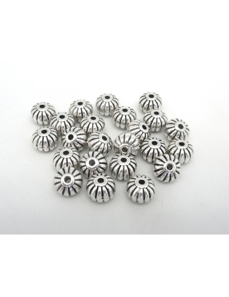 5 Perles ronde 8,9mm légèrement aplatie en métal argenté gravé